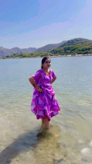 Soniya Meena Instagram - 🐠 free 😂 #reelsinstagram #trendingreels #reels #foryou #foryoupage #reelsindia #reelsvideo #viralreels #trending #viral #bmw