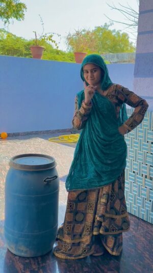 Soniya Meena Instagram - Drum 🪘 ka dar 😬 #reelsinstagram #trendingreels #reels #foryou #foryoypage #reelsindia #reelsvideo #viralreels #trending #viral #bmw