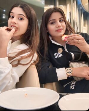 Soniya Official Instagram - Habibi come to Dubai ❤️✈️
#photo #instagood #explor