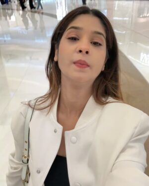 Soniya Official Instagram - Habibi come to Dubai ❤️✈️
#photo #instagood #explor