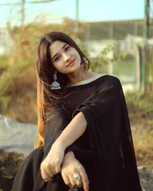 Soniya Official Instagram - Aaine ki nazar lag na jaaye kahi 🙈🥀
#instagood #explore #photo