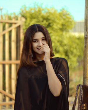Soniya Official Instagram - Aaine ki nazar lag na jaaye kahi 🙈🥀
#instagood #explore #photo