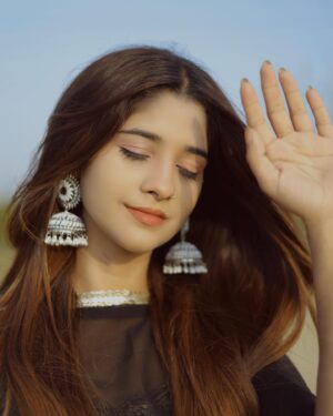 Soniya Official Instagram - Aaine ki nazar lag na jaaye kahi 🙈🥀
#instagood #explore #photo