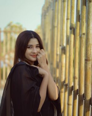 Soniya Official Instagram - Aaine ki nazar lag na jaaye kahi 🙈🥀
#instagood #explore #photo