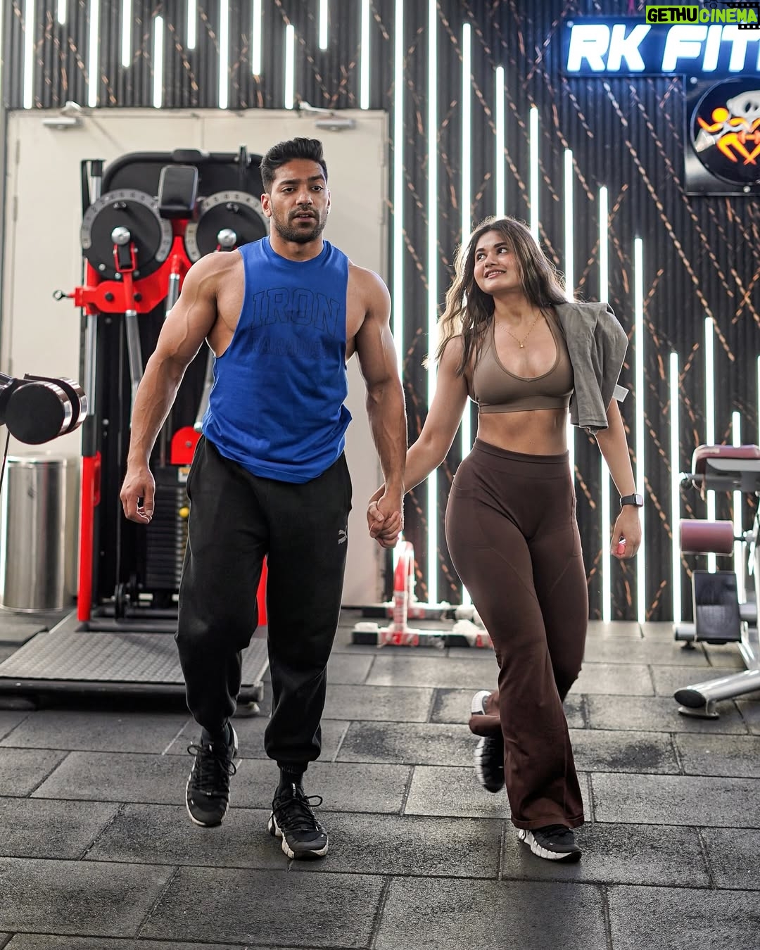 Soniya Singh Khatri - 303K Likes - 🖤