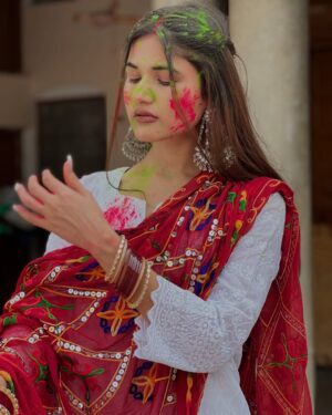 Soniya Singh Khatri Instagram - Happy holi ❤️