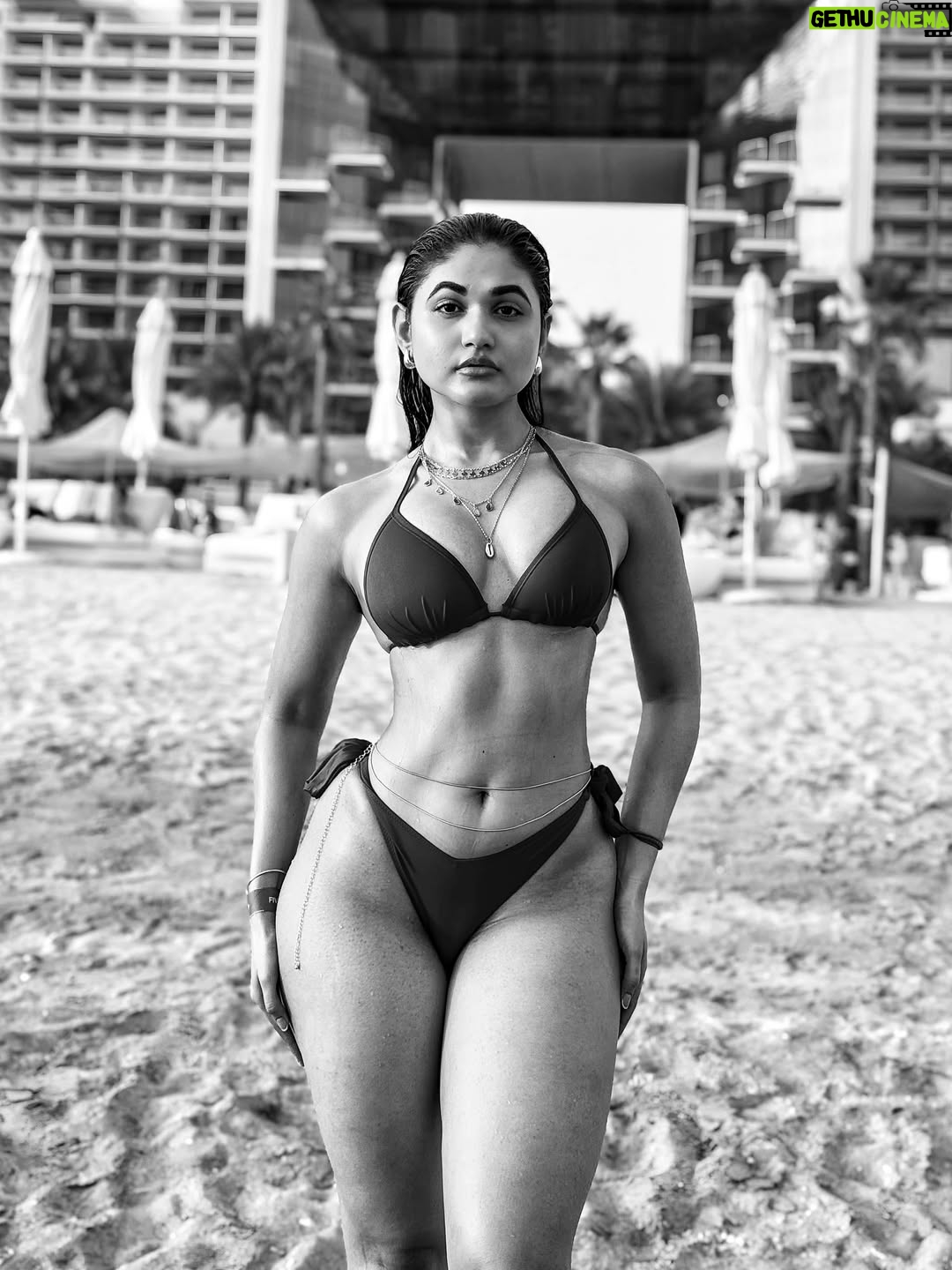 Soniya Singh Khatri - 302.4K Likes - ⏳