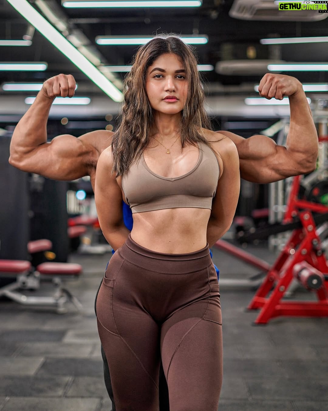 Soniya Singh Khatri - 303K Likes - 🖤
