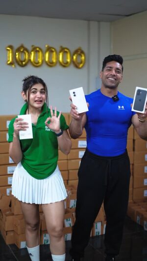 Soniya Singh Khatri Instagram - BIGGEST GIVEAWAY 🔥