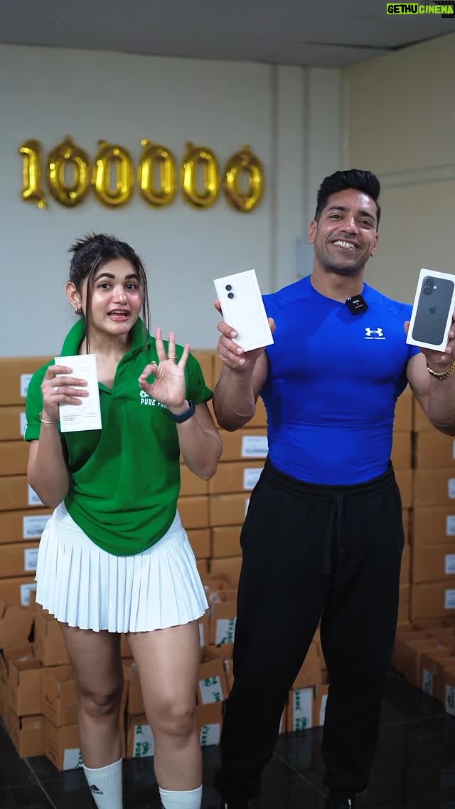 Soniya Singh Khatri - 320.8K Likes - BIGGEST GIVEAWAY 🔥