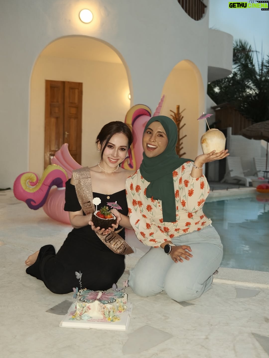 Sophia Albarakbah - 11.5K Likes - So blessed to have them 🥰.