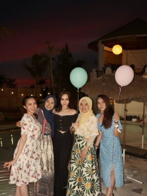 Sophia Albarakbah Instagram - So blessed to have them 🥰.