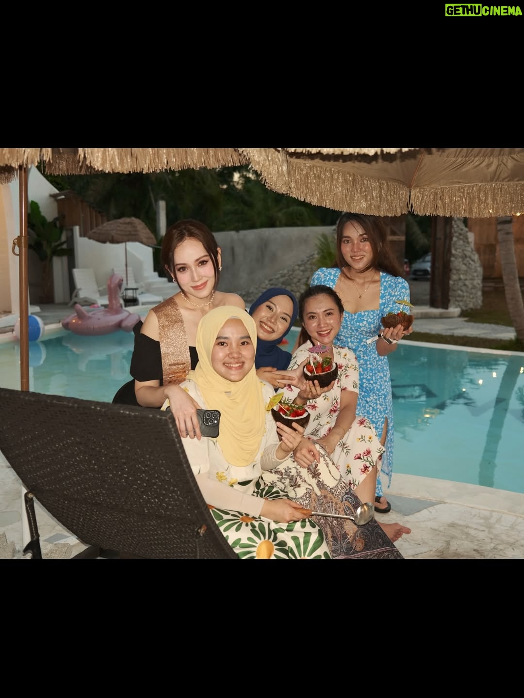 Sophia Albarakbah - 11.5K Likes - So blessed to have them 🥰.