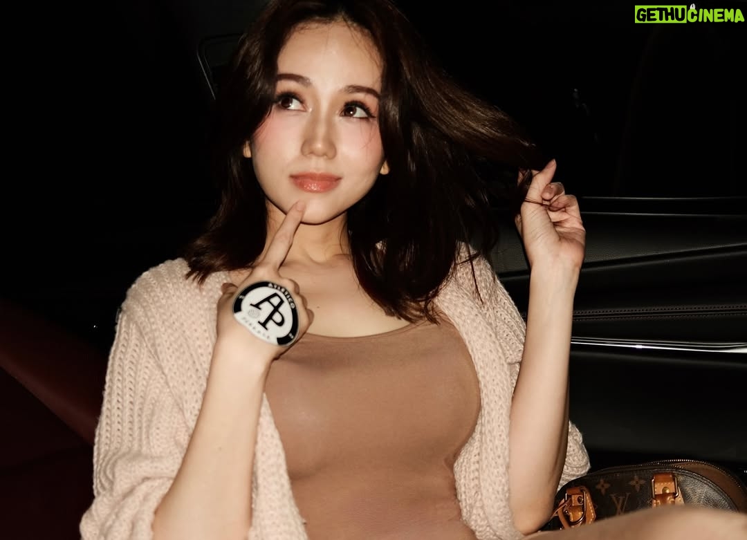 Sophia Albarakbah - 19.4K Likes - 