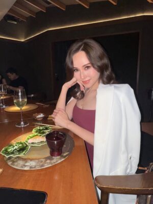 Sophia Albarakbah Instagram - @}—— 
<3