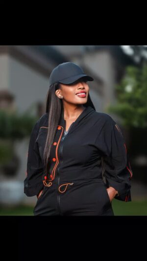 Sophie Ndaba Instagram - Happy Sunday Angels✨️
Im Blessed and Highly Favoured🙌
I woke up
I can breathe
I can see
I can smell
I can Love
I can give thanks💫💃🙌
Never ever forget your blessings as you get caught up in building wealth and success. Imagine having all the wealth and none of the above.
Your attitude towards yourself and others is your Altitude towards Christ.
May God continue to use you, Bless you and reignite the fire in you filled with purpose, intentionality consistency and Love in #2025❤️
#godsfavouritesaughter
#meandmyGodproject
#KingSophie👑
#GodUseMe
🧥@_ouma29 💞