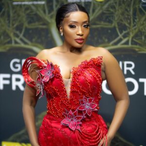 Sophie Ndaba Instagram - About Last Night🥂
We celeberated the Creme DeLaCreme of the Television Soapie Talent! Thanks to the @royaltysoapieawards our industry Talent is recognised.
Cheers to all the Winners!🥂
My fab 👗 by @otiz_seflo
My all round glam💄👑 by @mm_exotic_salon