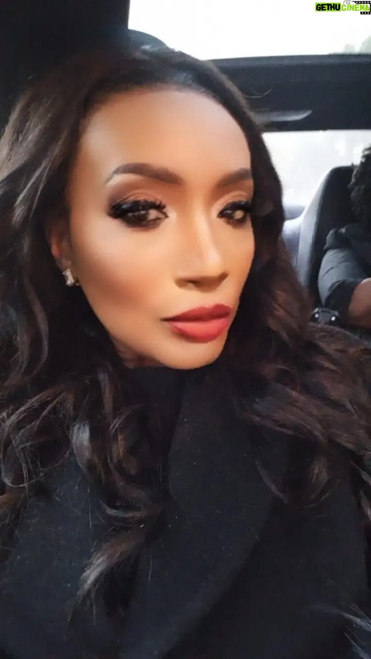 Sophie Ndaba - 3 Likes - Awesome  day well spent @bashauhuru  wellness sessions with @sophieonwellness 
Simple days n simple things are great nje! 💃 vitamin D break outdoors was awesome too
!

Standby for @bashauhuru festival on 29th June @constitutionhill

#asweheal 👑

💄@mm_exotic_salon