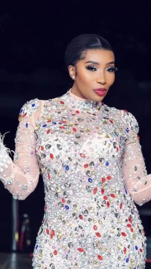 Sophie Ndaba Instagram - Super Ready and honoured to be a Judge at Mrs Soweto 2025, Peagant, yess👑👑👑
Community building is on my purpose list.
Rebuilding families is key and women play one of the the biggest roles in restoring Broken Families, Communities and Businesses.
Lets support the Mrs Soweto Movement.
My kasi. Gape legopole i was born in Soweto ko Bara to be precise😅 . Africa raised and groomed me , Zimbabwe in particular but im a Soweto born girl. I was a little soweto girl with dreams and passion to succeed and here i am still standing through all the storms. If i can you can.
Soweto Theatre 15th Mrch 2025! See u there💫❣️
#mrssoweto
#beautywithapurpose
#womenshealth
#communitysupport
#communitybuilder
#saw
#meandmygodproject
@mrs_soweto
@shesawonder_africa