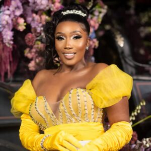 Sophie Ndaba Instagram - Her Majesty the "King Sophie", has the pleasure of sharing her weekend moments for an invitation honoured in celebration of the #netflixsa @bridgertonnetflix
#bridgertonseason3 premiere👑
Thank you to her Royal glam fam for always uderstanding the Royal Brief...👑
👗@otiz_seflo
💄👑 @mm_exotic_salon
📸@mfana_ka_maluleke