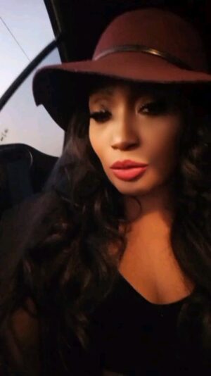 Sophie Ndaba Instagram - Happy Blessed Sunday Angels.😇🤍🤍
Our God does not stutter in his plans. He will restore you no matter what the enemy tries.🙌
Dear lord l thank you that what was destructive and above me is now below me!
God of Abraham, Job and Esther. I love you and give you the honor.
AMEN
Hello Peace. Hello Jesus. Fear is not my future, love is❣️💃.
#godsfavouritesaughter