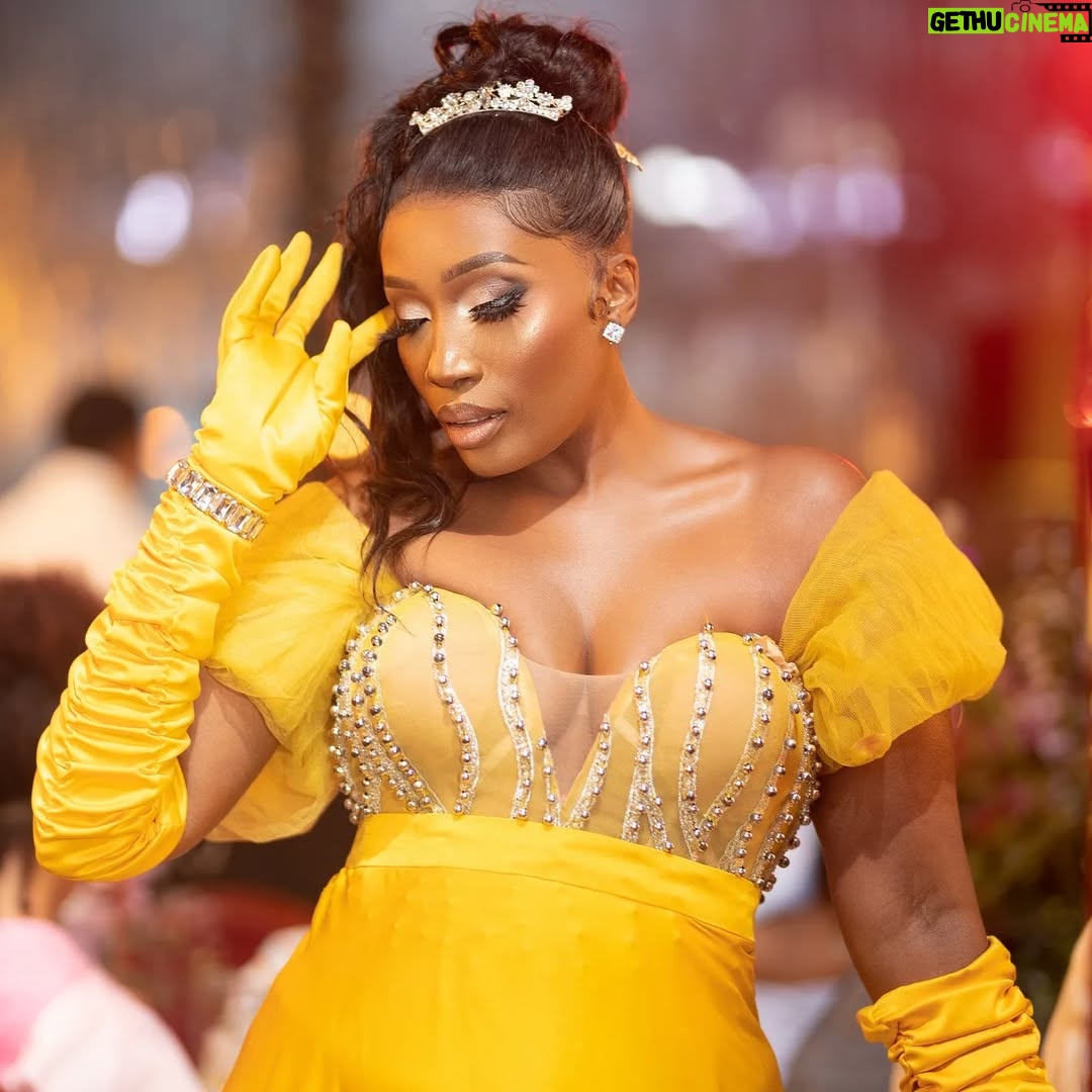 Sophie Ndaba - 37.8K Likes - Her Majesty the "King Sophie", has the pleasure of sharing her weekend moments for an invitation honoured in celebration of the #netflixsa @bridgertonnetflix 
#bridgertonseason3 premiere👑

Thank you to her Royal glam fam for always uderstanding the Royal Brief...👑

👗@otiz_seflo
💄👑 @mm_exotic_salon
📸@mfana_ka_maluleke