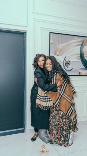 Sophie Ndaba Instagram - Oh what an awesome time we had on Friday night @chosenworld_tv .
We were honoured to be in the presence of @iamdrjuanitabynum
The power holy sprit was in the house💫🙌.
Thank you to our hosts of the conference and leaders of our church ,@witnessacts and @tsholoacts🙏🏼
Our lives will never be the sane again!
If you missed out on our Fridays conference, join us TONIGHT for our ONE NIGHT WOMENS SUMMIT💥
@chosenworld_tv 6pm.
Let me Guarantee you, your life will never ever be the same again.
See you tonight!🙌🤍
#godsfavouritedaughter
#ministry
#mygod