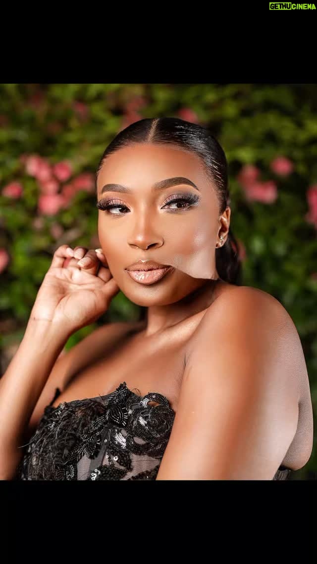 Sophie Ndaba - 3 Likes - Happy Friday Angels!..
Were counting down to Christmas✨️

This week was filled with great events honouring great Fashion Designers of our time in SA
#fiasa
@fiasa.awards

Congratulations to all the well deserving winners . I love fashion! I appreciate the hands that make us proudly and Fabulously look great!💫💃
@fiasa.awards

Custom designed by...
👗@new_romantics_couture
🇿🇦@Proudlysouthafrican

👑 hair by the amazing @pat_perfect_beauty_palace

#kingsophie
#godsfavouritedaighter