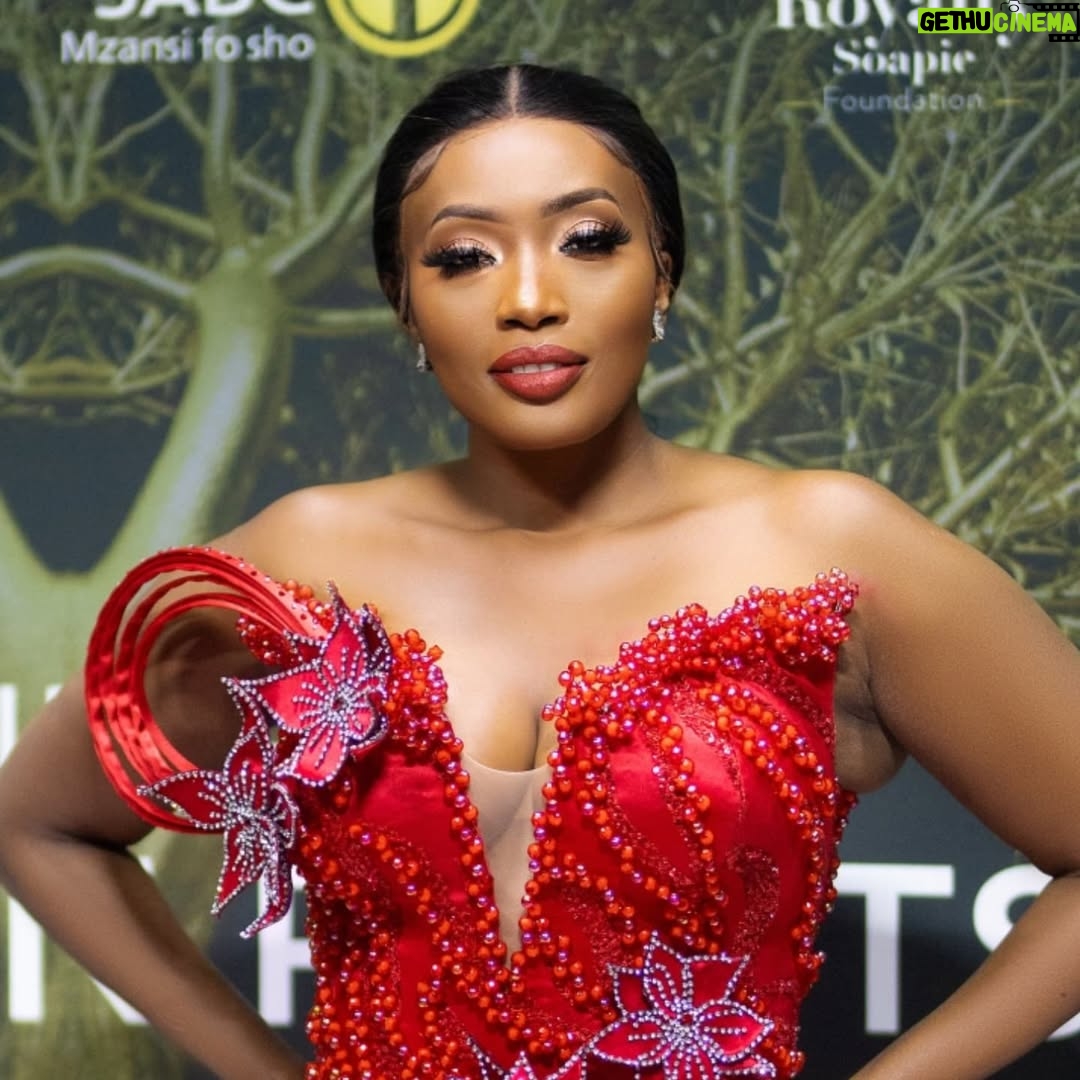 Sophie Ndaba - 13.7K Likes - About Last Night🥂

 We celeberated the Creme DeLaCreme of the Television Soapie Talent! Thanks to the @royaltysoapieawards our industry Talent is recognised.
 Cheers to all the Winners!🥂

My fab 👗 by @otiz_seflo
My all round glam💄👑 by @mm_exotic_salon