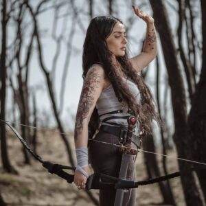 Souhir Ben Amara Instagram - Une âme guerrière est maîtresse du corps qu'elle anime.
Photo @hamdi_van_buuren
Accessoires @articool.store
Armes/costume @houcem_benamara