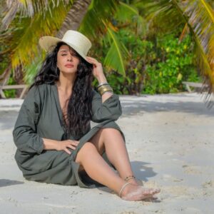 Souhir Ben Amara Instagram - فاحمل بلادك أنّى ذهبتَ وكُنْ نرجسيّاً إذا لزم الأمرُ.
#tunisianvibes #maldivestrip
Photo @khalilbensira
Collaboration @htltravel