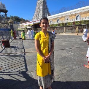 Sreeja Akula Instagram - "Blessed to have a divine darshan at Tirupati! The experience was truly spiritual and fulfilling. A big thank you to HDFC Bank, Thirumalai branch, for the kind felicitation and for making the darshan even more special. Grateful for this wonderful experience! 🙏