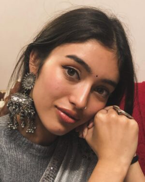 Srishte Kalia Instagram - Uljhan bhi hu teri 
Uljhan ka hal bhi hu me ✨

#thegirlfromhimachal 
#instagram #instagood #instadaily #instphoto #instapost #post #instafeed #instafashion #explorepage #explorepage✨ #explore #fyp #foryou #foryoupage