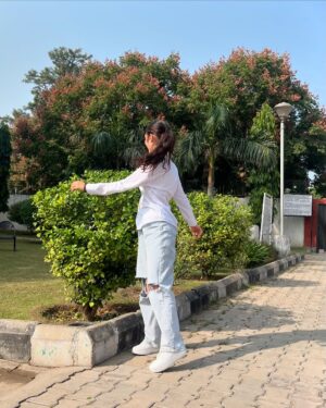 Srishte Kalia Instagram - तू आता नहीं,
सपनों से जाता नहीं। 🌙✨

{random, styling, outfit, casuals, model, girls, OOTD, picture dump}

#srishinreels #thegirlfromhimachal 
#instagram #instagood #instapic #instapost #i#post #postoftheday #random #picturedump #explorepage✨ #explore #explorepage #denim #casual #ootd #foryou #fyp #foryoupage #trend