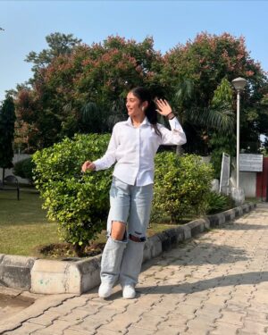 Srishte Kalia Instagram - तू आता नहीं,
सपनों से जाता नहीं। 🌙✨
{random, styling, outfit, casuals, model, girls, OOTD, picture dump}
#srishinreels #thegirlfromhimachal
#instagram #instagood #instapic #instapost #i#post #postoftheday #random #picturedump #explorepage✨ #explore #explorepage #denim #casual #ootd #foryou #fyp #foryoupage #trend