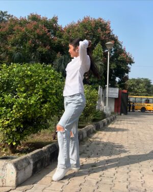 Srishte Kalia Instagram - तू आता नहीं,
सपनों से जाता नहीं। 🌙✨

{random, styling, outfit, casuals, model, girls, OOTD, picture dump}

#srishinreels #thegirlfromhimachal 
#instagram #instagood #instapic #instapost #i#post #postoftheday #random #picturedump #explorepage✨ #explore #explorepage #denim #casual #ootd #foryou #fyp #foryoupage #trend