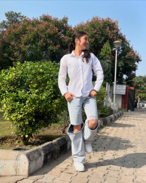 Srishte Kalia Instagram - तू आता नहीं,
सपनों से जाता नहीं। 🌙✨

{random, styling, outfit, casuals, model, girls, OOTD, picture dump}

#srishinreels #thegirlfromhimachal 
#instagram #instagood #instapic #instapost #i#post #postoftheday #random #picturedump #explorepage✨ #explore #explorepage #denim #casual #ootd #foryou #fyp #foryoupage #trend