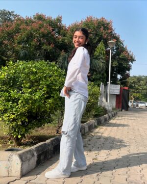 Srishte Kalia Instagram - तू आता नहीं,
सपनों से जाता नहीं। 🌙✨

{random, styling, outfit, casuals, model, girls, OOTD, picture dump}

#srishinreels #thegirlfromhimachal 
#instagram #instagood #instapic #instapost #i#post #postoftheday #random #picturedump #explorepage✨ #explore #explorepage #denim #casual #ootd #foryou #fyp #foryoupage #trend