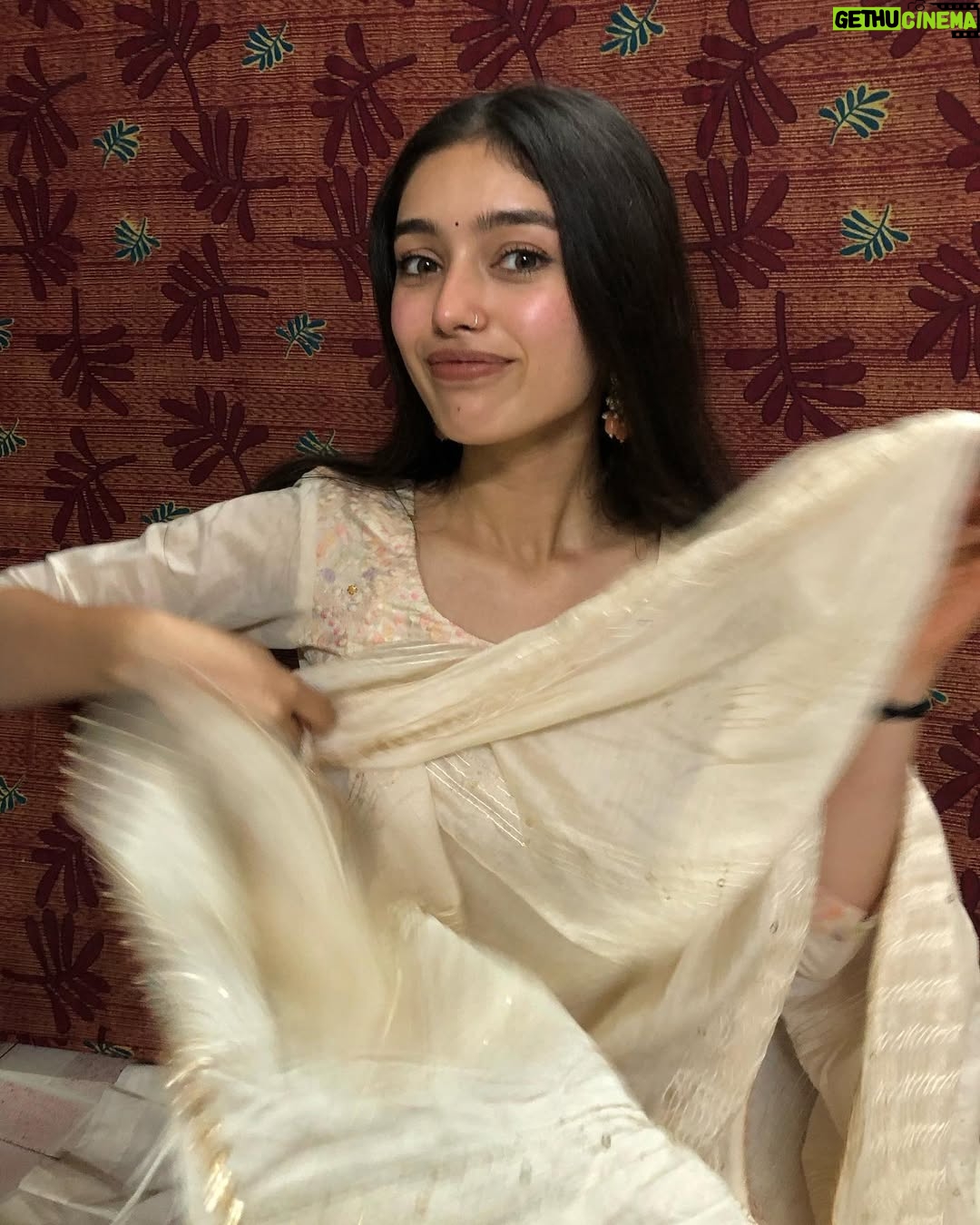 Srishte Kalia - 17.4K Likes - That picture dump 🥹
.
.
#thegirlfromhimachal 
#instagram #instadaily #instagood #instadaily #instalike #instapost #feed #post #picturedump #random #explorepage #explore #fyp #foryoupage