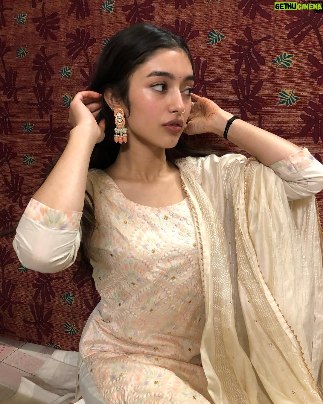 Srishte Kalia - 17.4K Likes - That picture dump 🥹
.
.
#thegirlfromhimachal 
#instagram #instadaily #instagood #instadaily #instalike #instapost #feed #post #picturedump #random #explorepage #explore #fyp #foryoupage