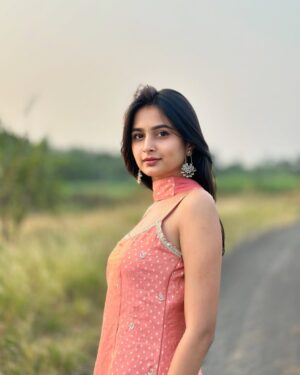 Srushti Ambavale Instagram - Wrapped in elegance 🎀✨
#instagood #instagram #photooftheday #photography #explore