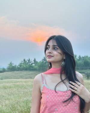 Srushti Ambavale Instagram - Wrapped in elegance 🎀✨
#instagood #instagram #photooftheday #photography #explore