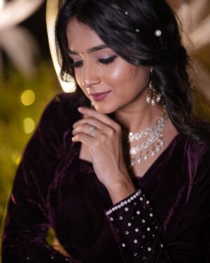Srushti Ambavale Instagram - Dilwalon ki diwali 🪔❤️ diwali ki शुभकामनाये 🧨
MUA : @vaishnavi_auti_makeover
OUTFIT: @designertanu_
Click : @stories_by_sourabh143
Jwellery: @vishnusha_jewellery
#diwali #festival #photooftheday #photography #explore #cute