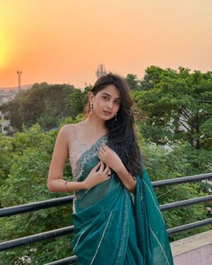Srushti Ambavale Instagram - 🐉🔫
Saree : @anvi_collection_mumbai