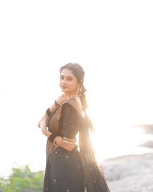 Srushti Ambavale Instagram - Embracing my roots in style 💎
Mua : @nikita_makeover25_
Clicks : @vm_photography_30
#srushtiambavale #photooftheday #photography #foryou #explore