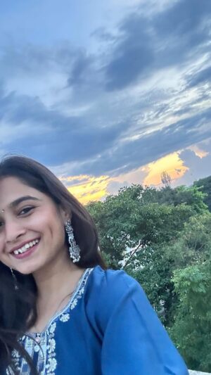 Srushti Ambavale Instagram - Sunset to dekho 🥺✨ 

#reels #reelsinstagram #reelitfeelit #instagood #instagram #explore