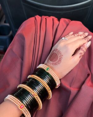 Srushti Ambavale Instagram - Romanticising my life w bindis and
jhumkas 🤎🥁🌙
Outfit: @designertanu_
#instagood #instagram #photooftheday #photography #explore #foryou #wedding