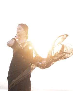 Srushti Ambavale Instagram - Embracing my roots in style 💎
Mua : @nikita_makeover25_
Clicks : @vm_photography_30
#srushtiambavale #photooftheday #photography #foryou #explore