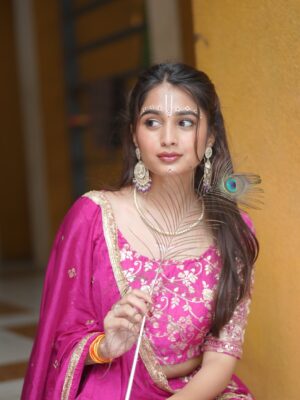 Srushti Ambavale Instagram - बंसी सब सुर त्यागे हैं,, एक ही सुर में बाजे है 🤍
हाल ना पूछो मोहन का ,,, सब कुछ राधे राधे है ।। 🤍
Click : @abhi_patil_photography_1818
Outfit : @jijau_rental_zone
#radheradhe #janmasthami #instagram #instagood #explore #love #foryou