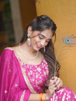 Srushti Ambavale Instagram - बंसी सब सुर त्यागे हैं,, एक ही सुर में बाजे है 🤍
हाल ना पूछो मोहन का ,,, सब कुछ राधे राधे है ।। 🤍
Click : @abhi_patil_photography_1818
Outfit : @jijau_rental_zone
#radheradhe #janmasthami #instagram #instagood #explore #love #foryou